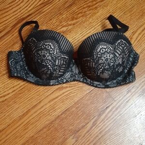 Victoria's Secret black/beige lace bra